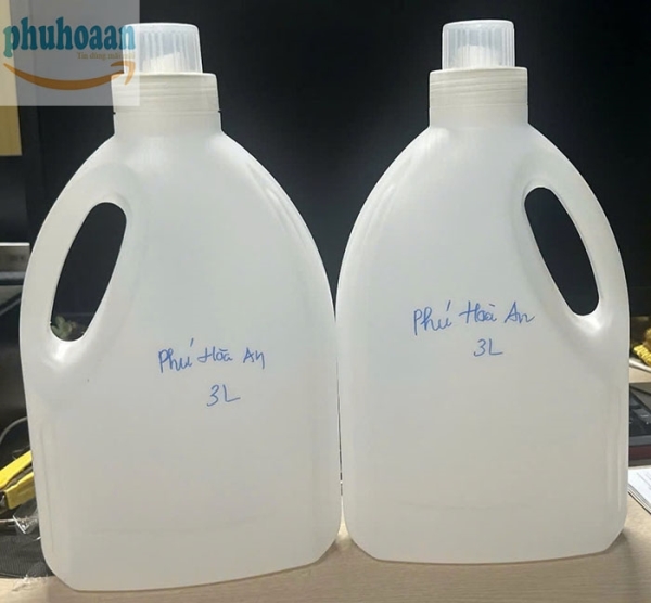 Can 3 lít đựng nước giặt xả