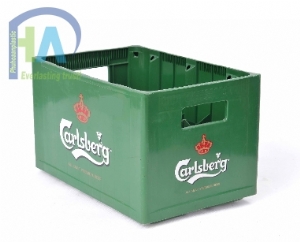 Két bia nhựa Carlsberg