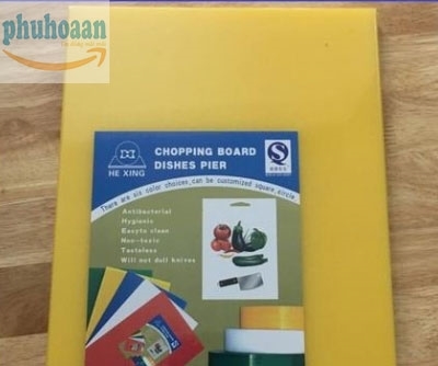 Thớt nhựa màu vàng 400x300x9 mm NTT